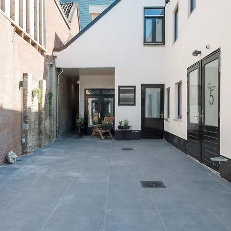 New Warm, Bed En Koffie * Tilburg