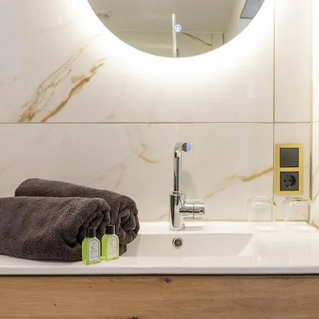 Cozy Room In The Heart Of Tilburg With Airco アパート ティルブルグ