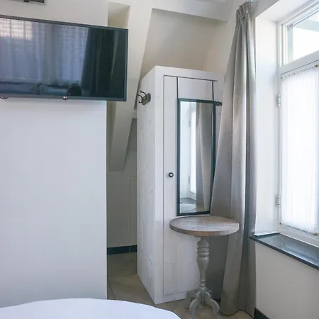 アパート Cozy Room In The Heart Of Tilburg With Airco ティルブルグ