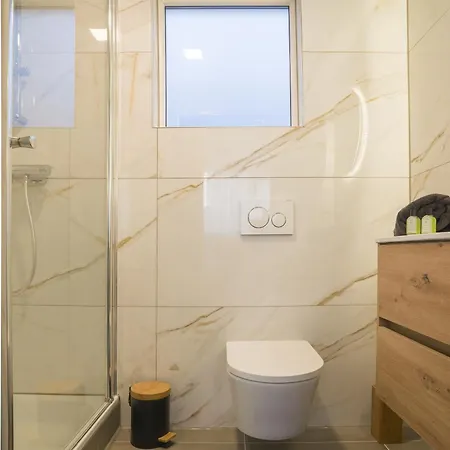 Cozy Room In The Heart Of Tilburg With Airco アパート ティルブルグ
