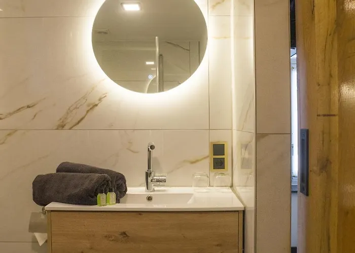 New Warm, Bed En Koffie * Tilbourg